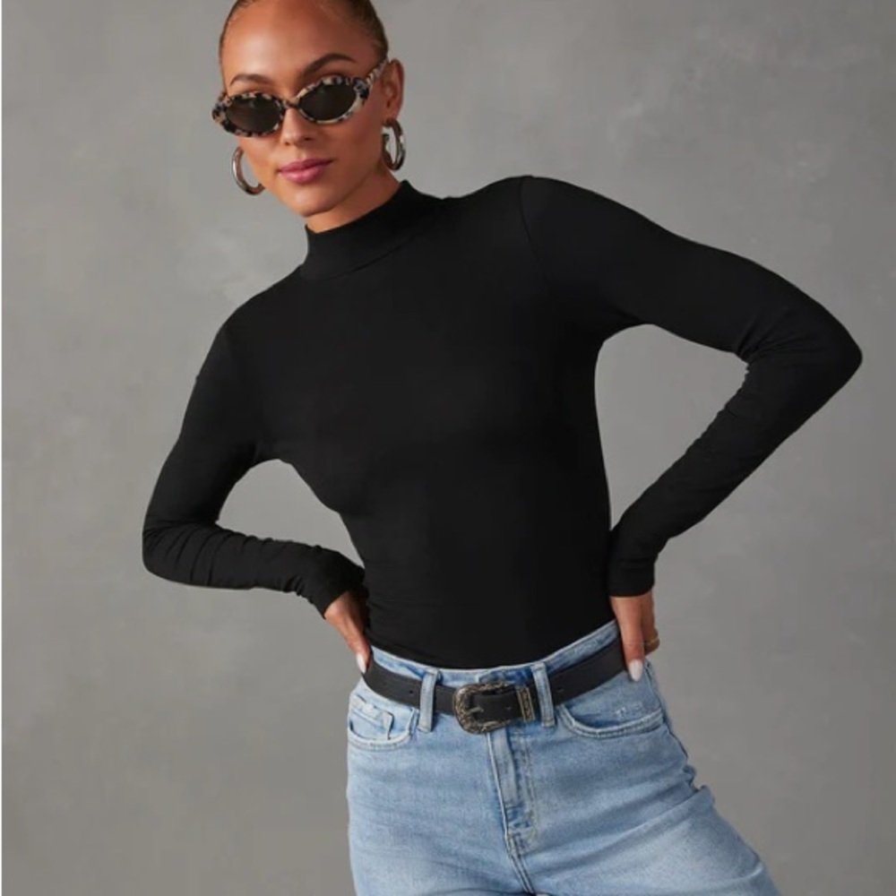 Day by Day black and ivory turtleneck ribbed knit top